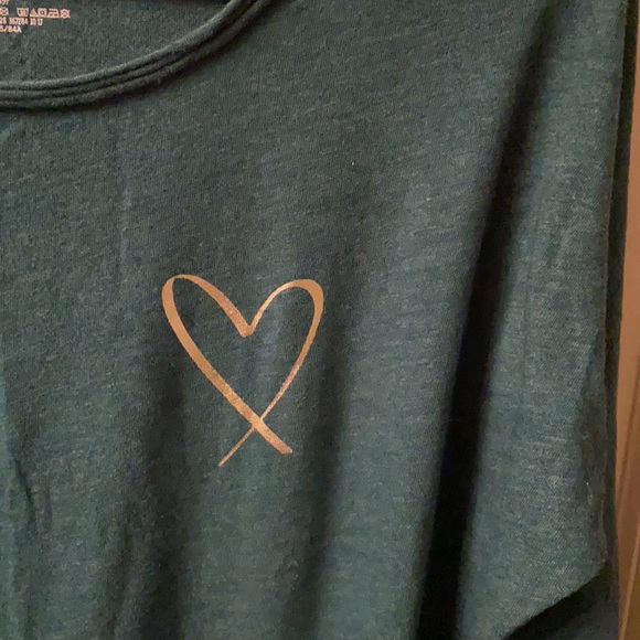 LIKE NEW Victoria’s Secret long-sleeved gold heart soft sleep shirt in green - Picture 2 of 4